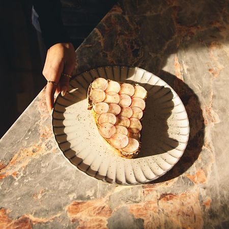 Kai 36 - Hotel Zwischen Fels Und Fluss Graz Luaran gambar A slice of galette des rois