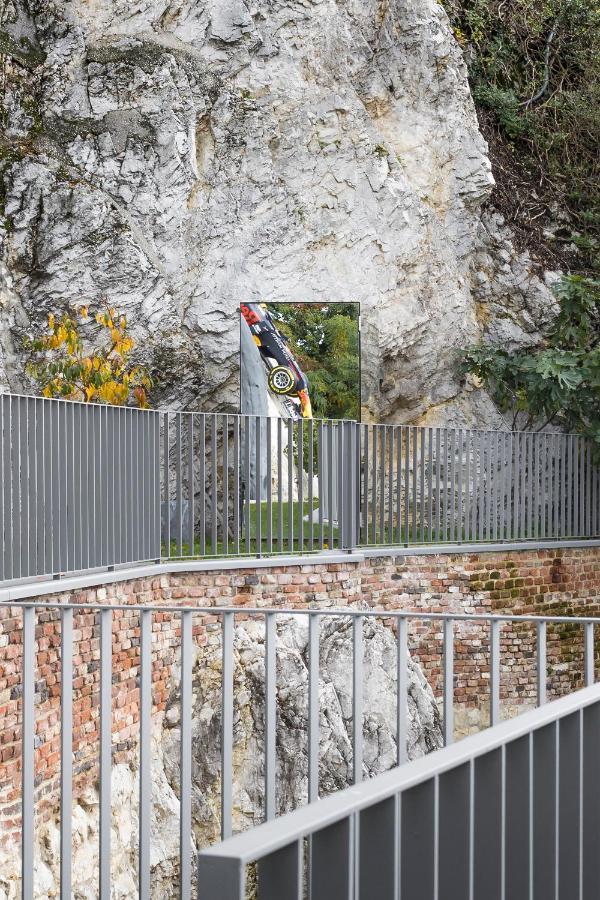 Kai 36 - Hotel Zwischen Fels Und Fluss Graz Luaran gambar The memorial at the crash site