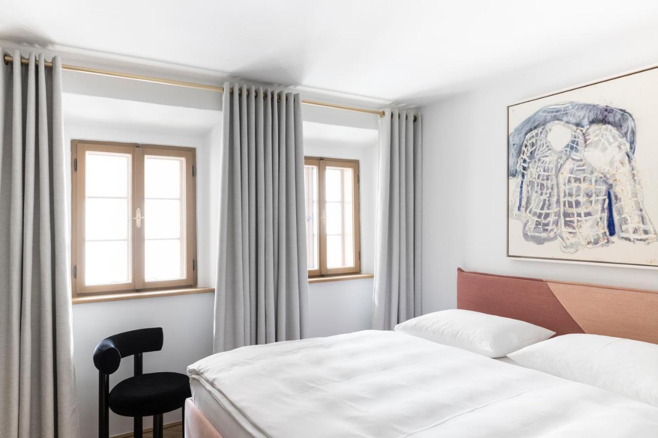 Kai 36 - Hotel Zwischen Fels Und Fluss Graz Luaran gambar A bedroom with curtains