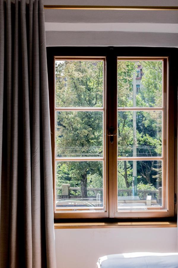 Kai 36 - Hotel Zwischen Fels Und Fluss Graz Luaran gambar A window with curtains