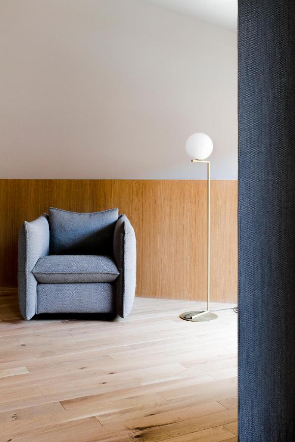 Kai 36 - Hotel Zwischen Fels Und Fluss Graz Luaran gambar Floor lamp