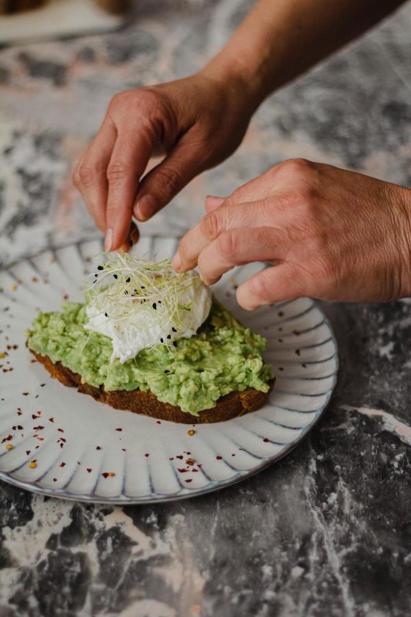 Kai 36 - Hotel Zwischen Fels Und Fluss Graz Luaran gambar Avocado toast