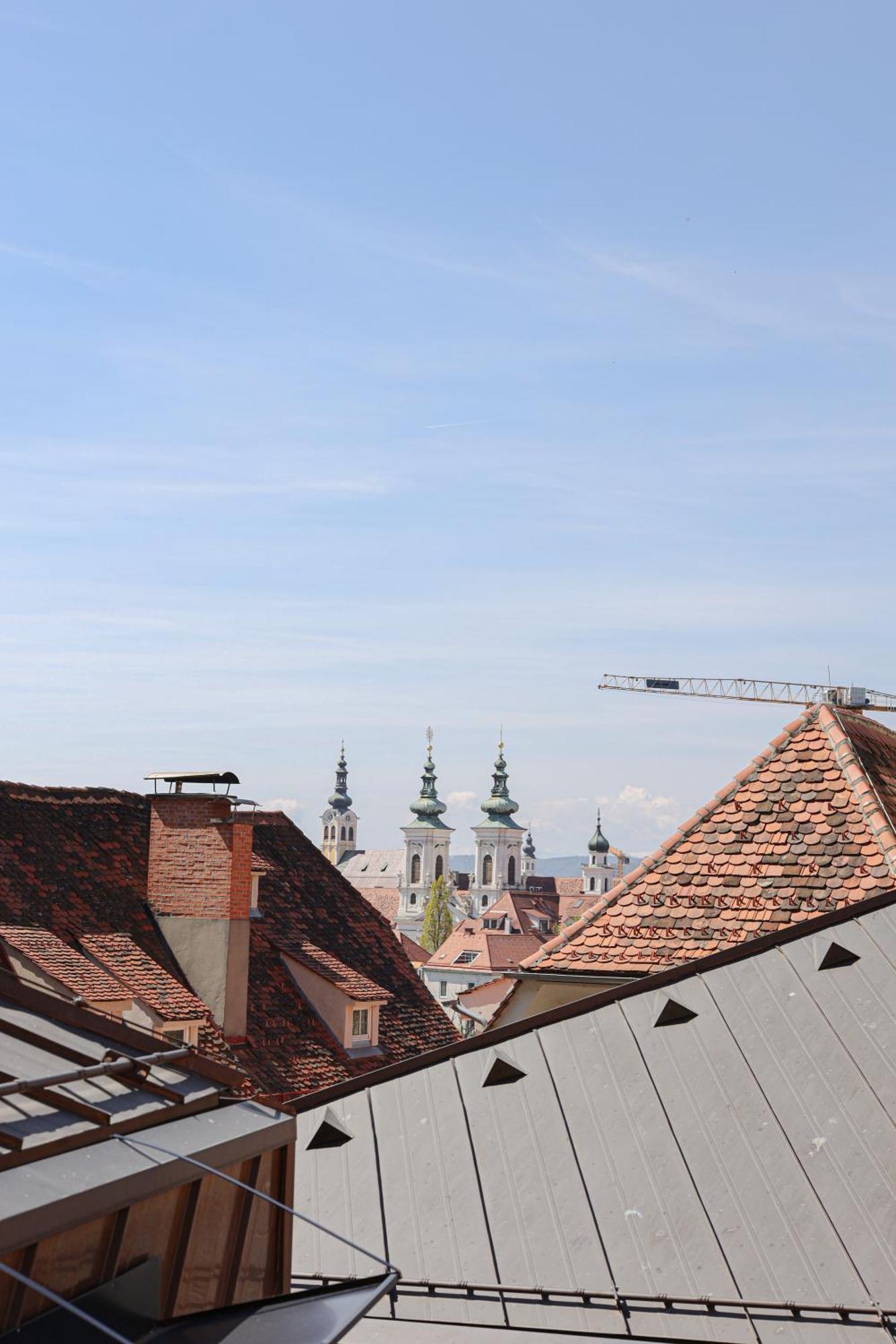 Kai 36 - Hotel Zwischen Fels Und Fluss Graz Luaran gambar The twin spires of the abbey church